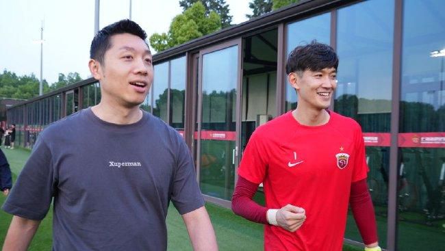 可爱的妻子住我旁边