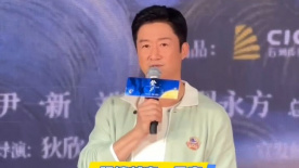 美女张腿男人桶